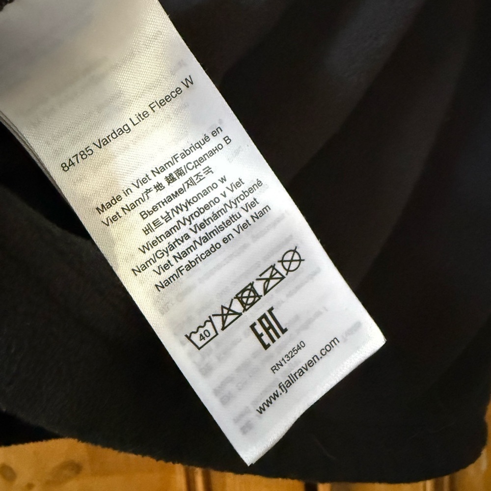 Fjällräven women’s size small Vardag Lite fleece pullover in a black half zip - Picture 6 of 6